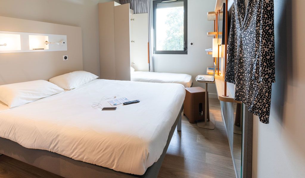 family room hotel rennes ibis budget